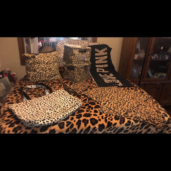 PINK Victoria's Secret Other - Pink vs King sz pillow cases